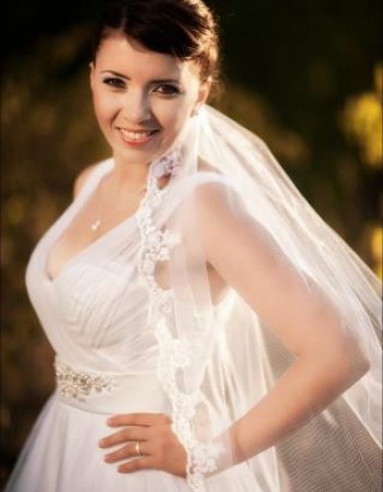 Alexandra si rochia de mireasa 11228 de la Ellis Bridals