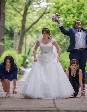 Mihaela, o mamica fericita si fermecatoare in rochia de mireasa